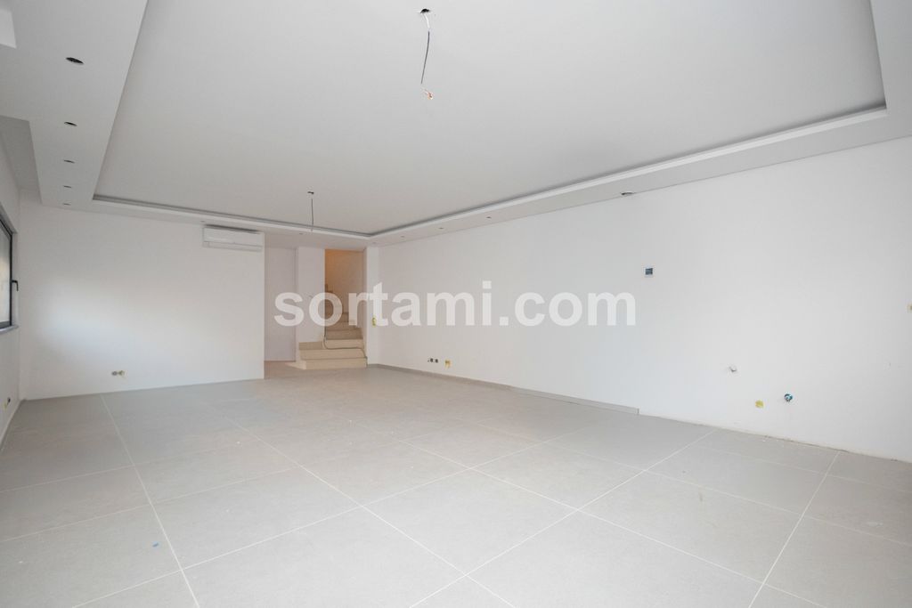 Property photo 3 of 25