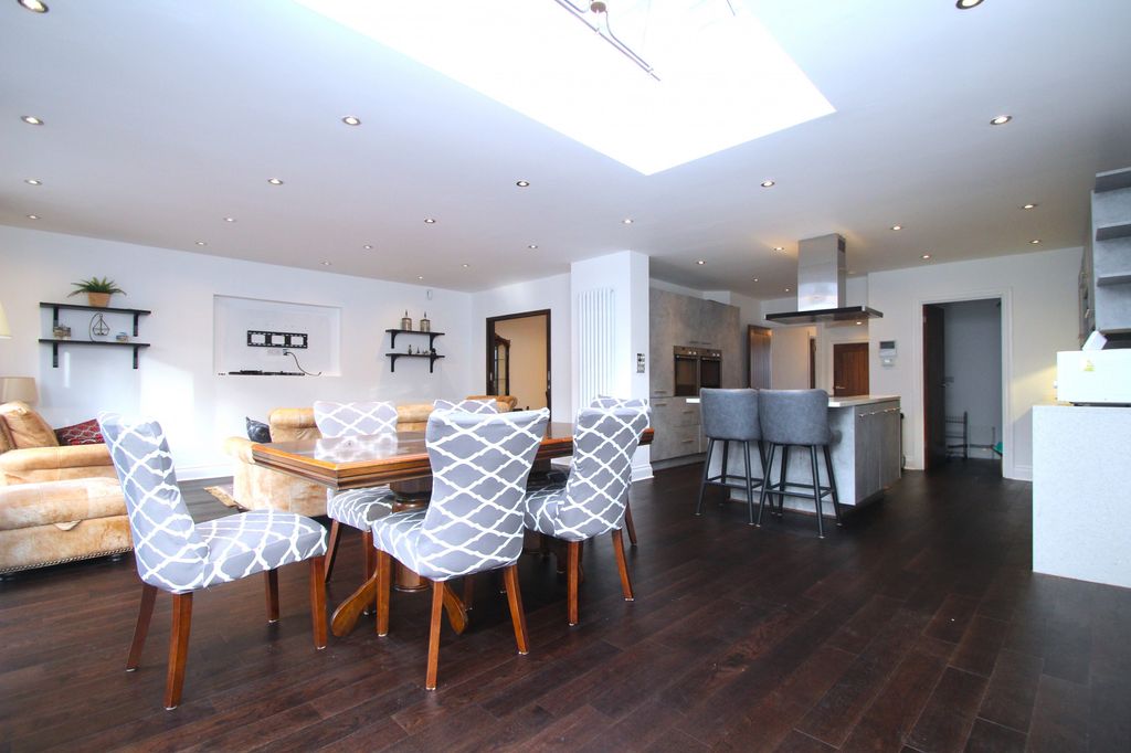 Property photo 1 of 34