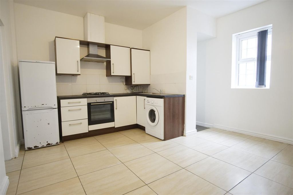 Property photo 3 of 7 Reception / Kitchen