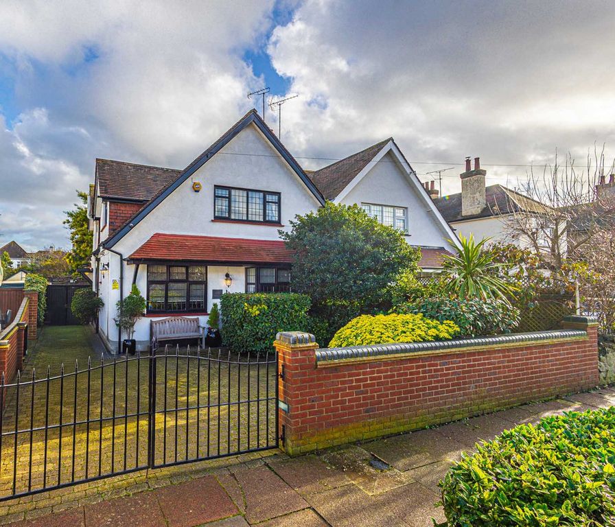 Property photo 1 of 32