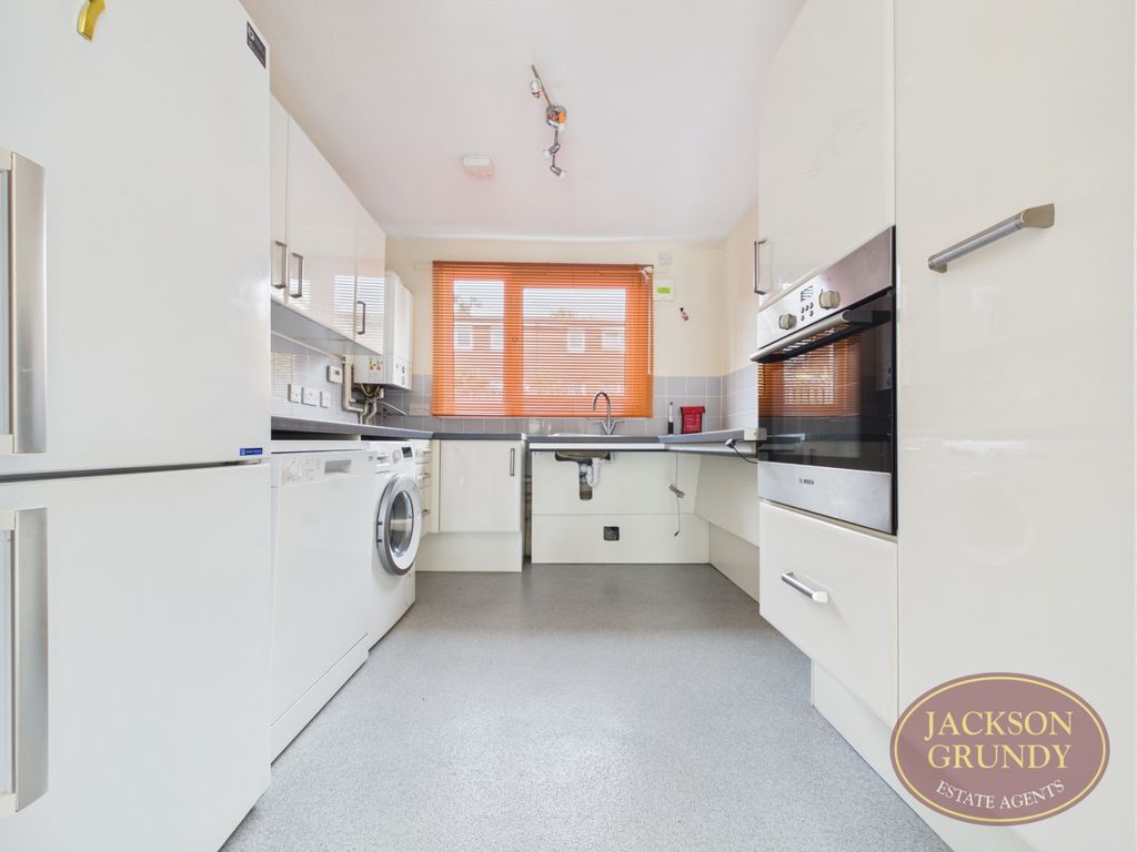 Property photo 2 of 13 Thatchwell Court