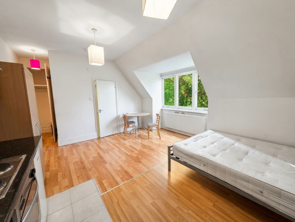 Property photo 3 of 6 Photo 4