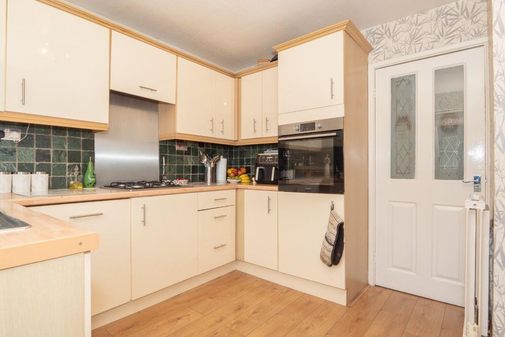 Property photo 3 of 22 Kitchen