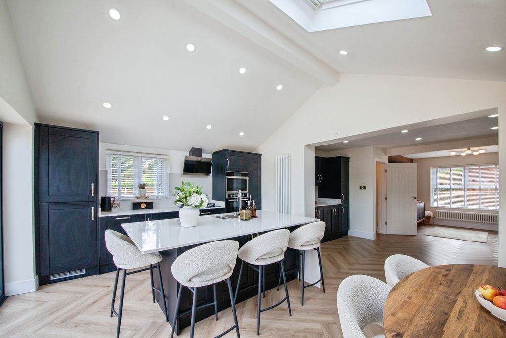 Property photo 2 of 30 Pbox-Img.Jpg