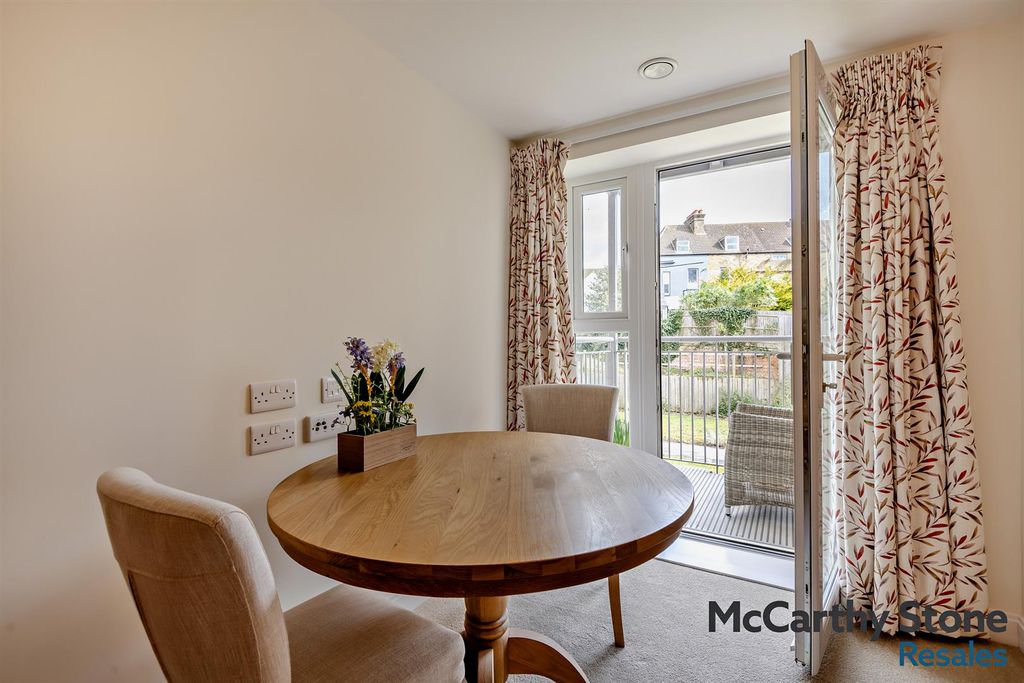 Property photo 3 of 31 8683764-Interior21-800.Jpg