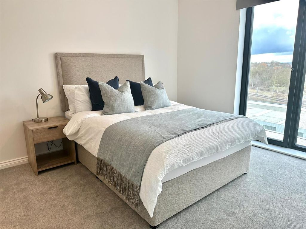 Property photo 2 of 13 Bedroom 1.Jpg