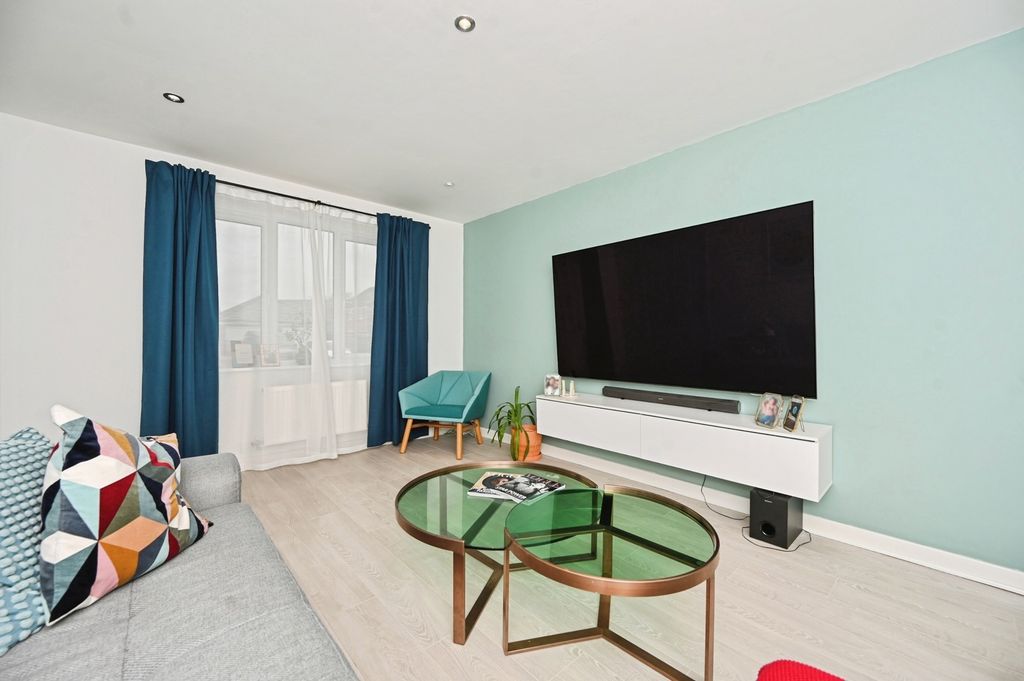 Property photo 2 of 17 Photo