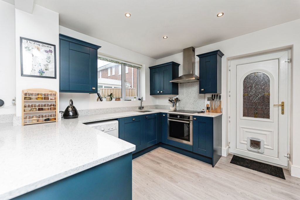 Property photo 2 of 15 Kitchen/Dining Room