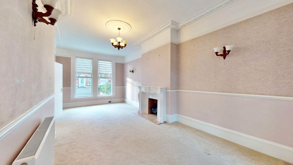 Property photo 3 of 27