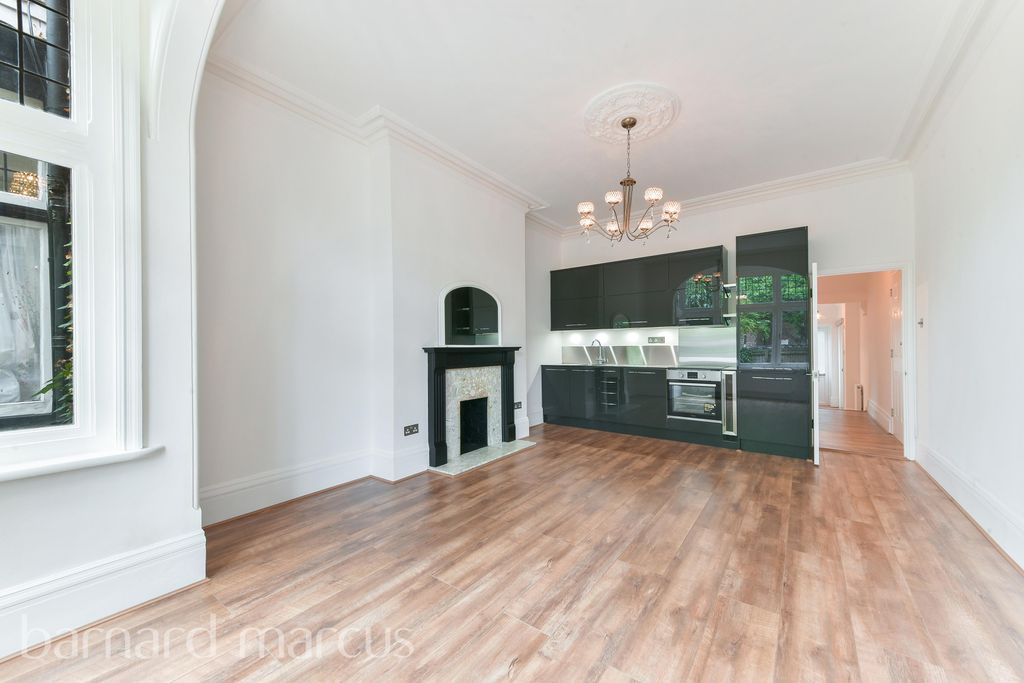 Property photo 1 of 8 Dining Room