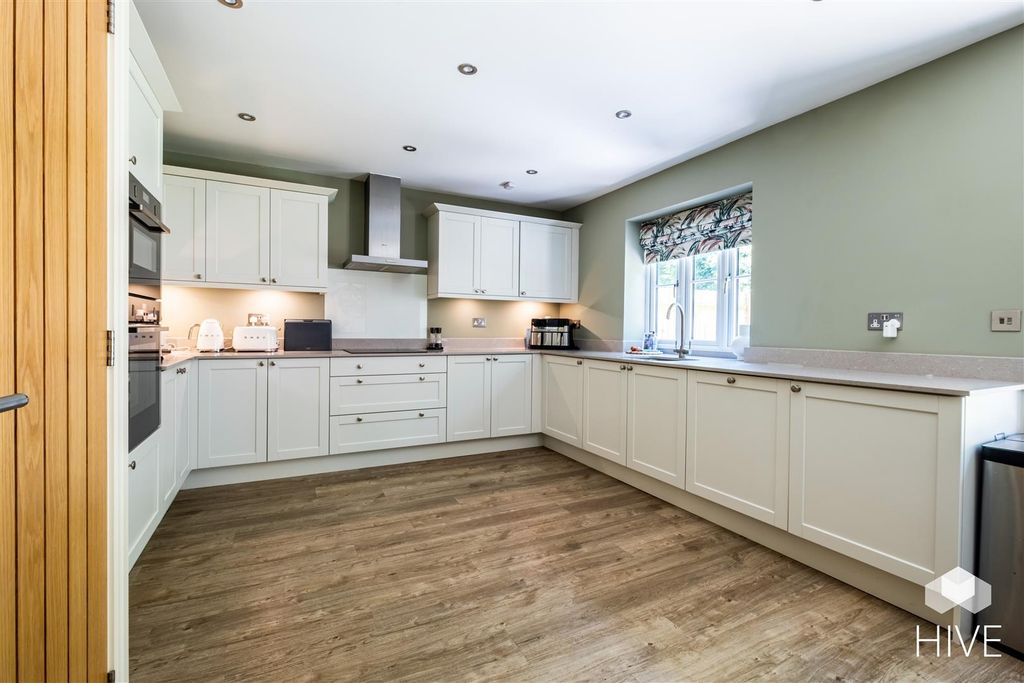 Property photo 2 of 17 Integrated Appliances