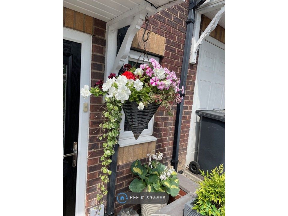 Property photo 2 of 35