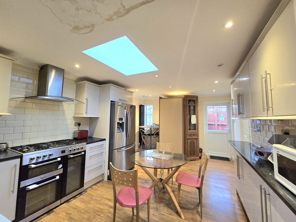 Additional image 25 of 7 bed detached house for saleGreat West Road, Hounslow, Greater London TW5