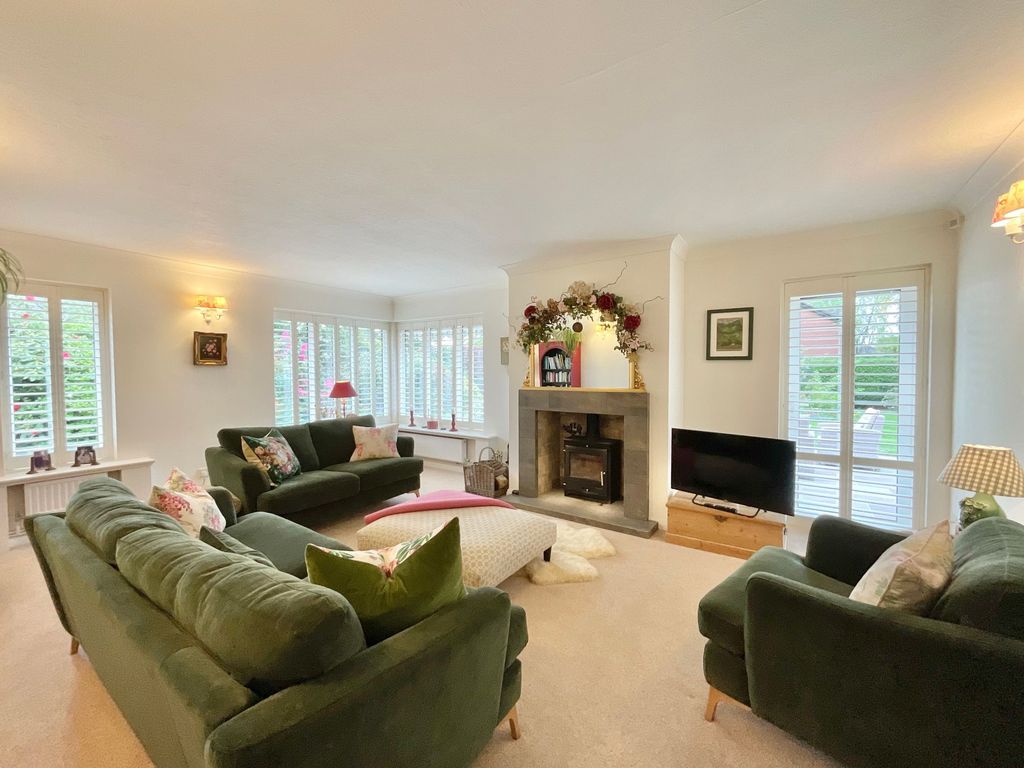 Property photo 3 of 44