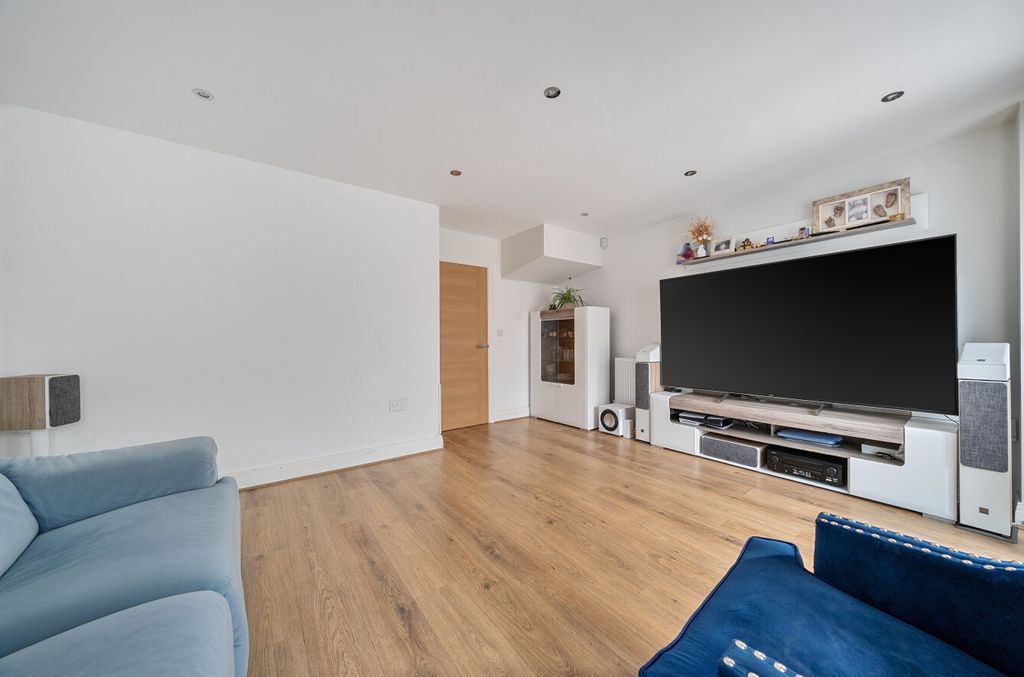 Property photo 3 of 23 1393407-1-6942B0c...