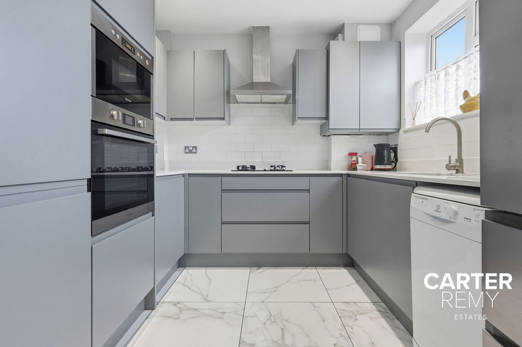 Property photo 2 of 28