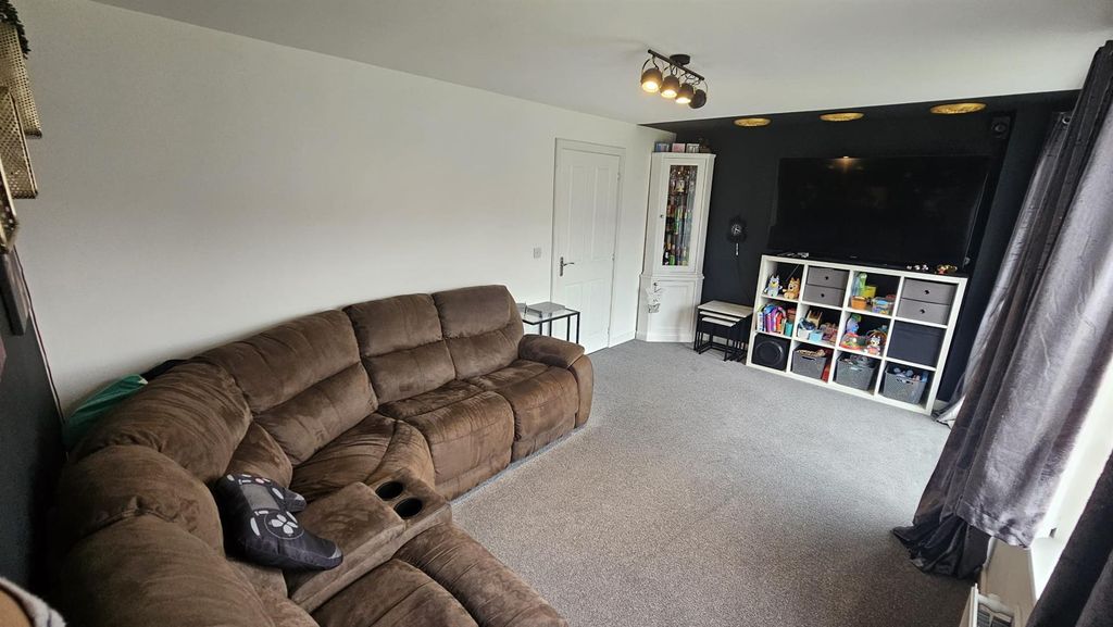 Property photo 2 of 13 6.Jpg