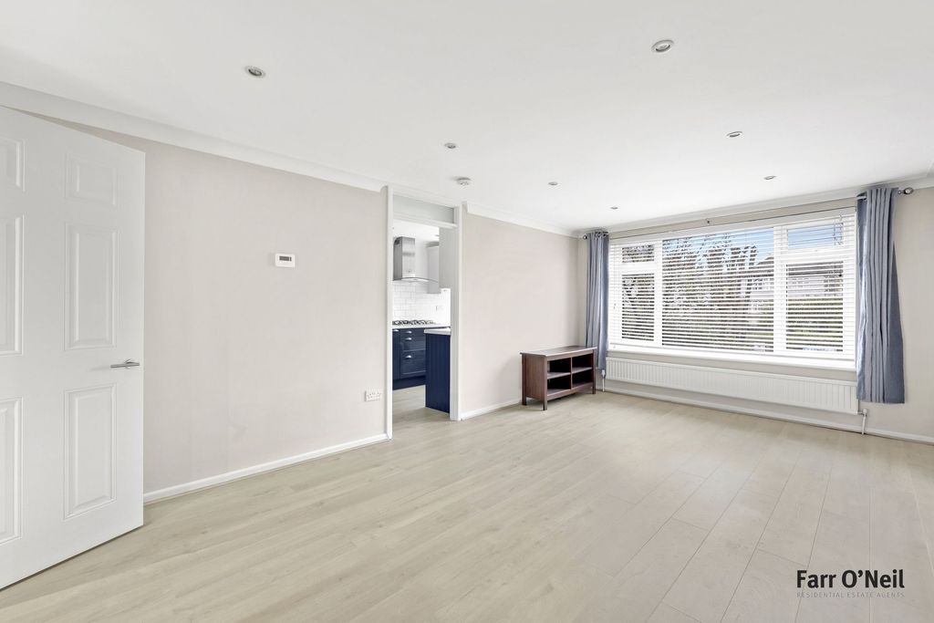 Property photo 3 of 17 Photo 8