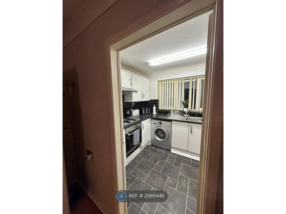 Property photo 2 of 7 Kitchen