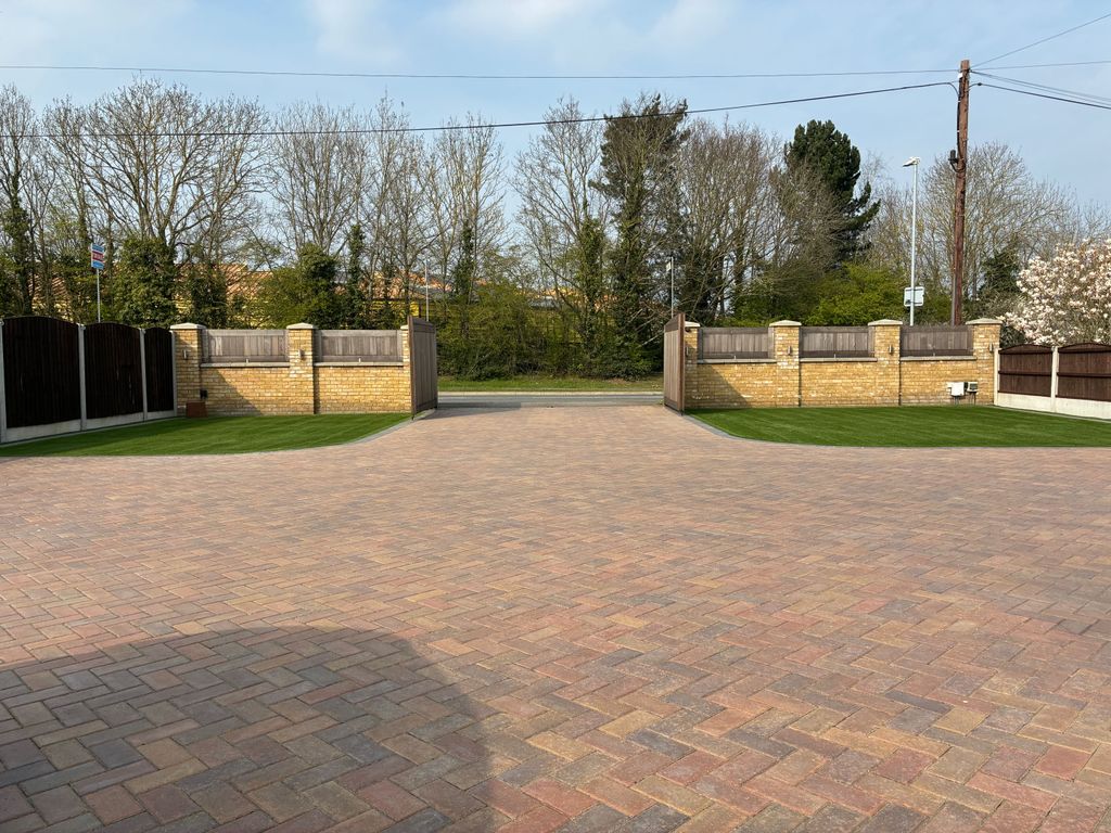 Property photo 2 of 41