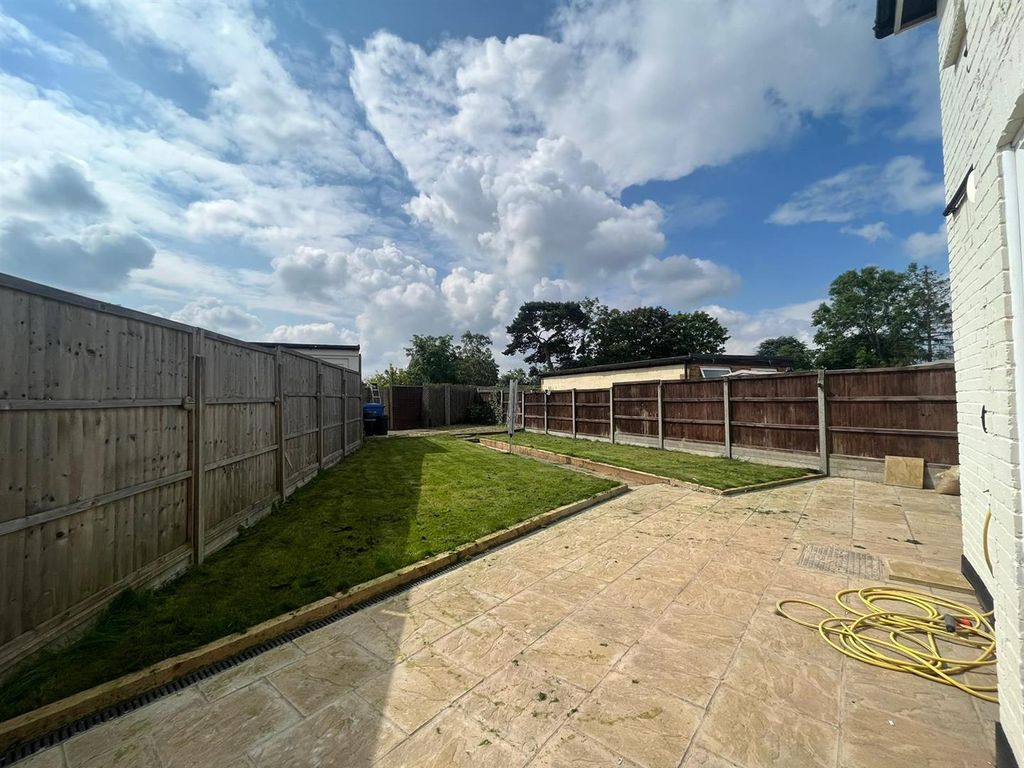 Property photo 2 of 9 Garden.Jpg