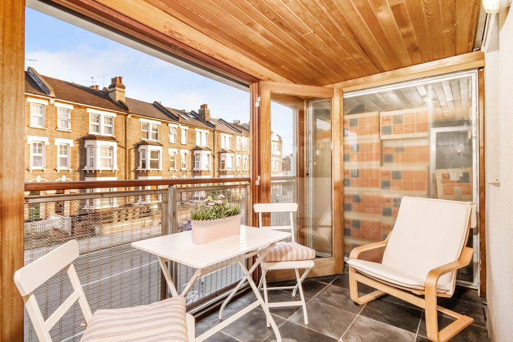 Property photo 1 of 11 Winter Garden