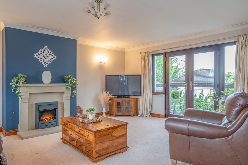 Property photo 2 of 27