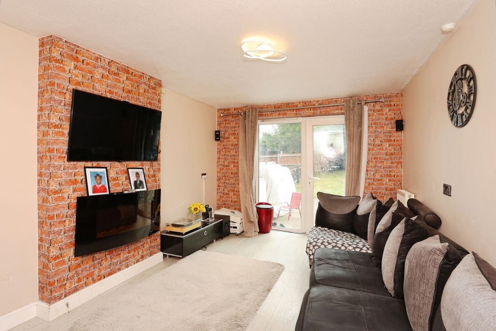 Property photo 2 of 17 Photo