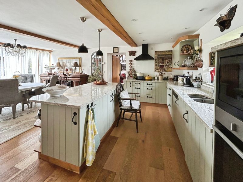 Property photo 3 of 11 Grade II Listed Barn Conversion