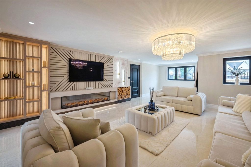 Property photo 1 of 41 Lounge