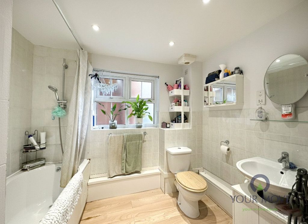 Property photo 3 of 8 Bathroom