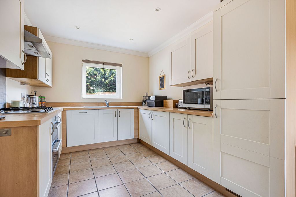 Property photo 2 of 21