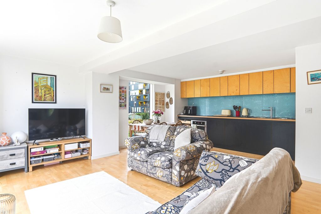 Property photo 3 of 15 F7Saxton7