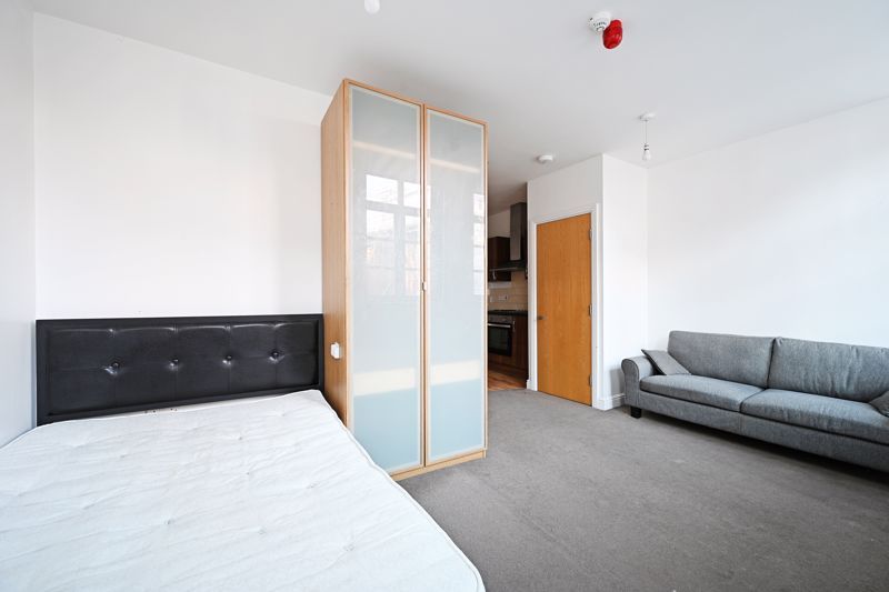 Property photo 3 of 13 Studio Apartment