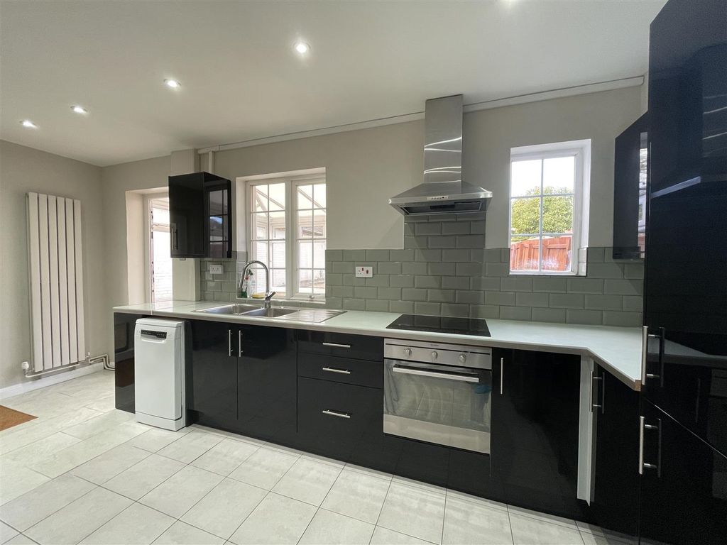 Property photo 2 of 18 Kitchen Diner Use (2).Jpg