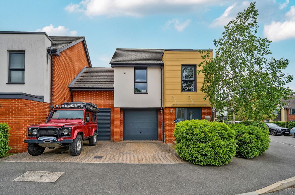 Property photo 1 of 12 1464582-2-6A0Dbbd...