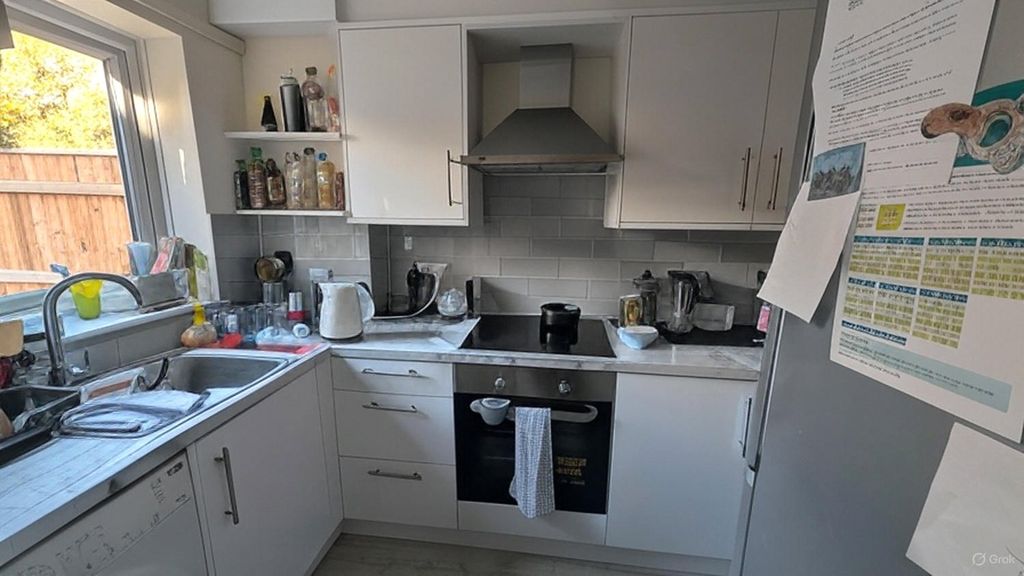 Property photo 3 of 8 Picture No. 13