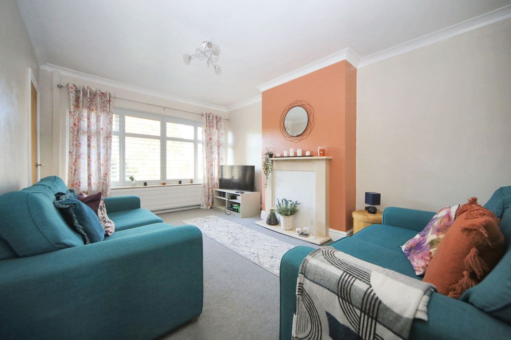 Property photo 2 of 25