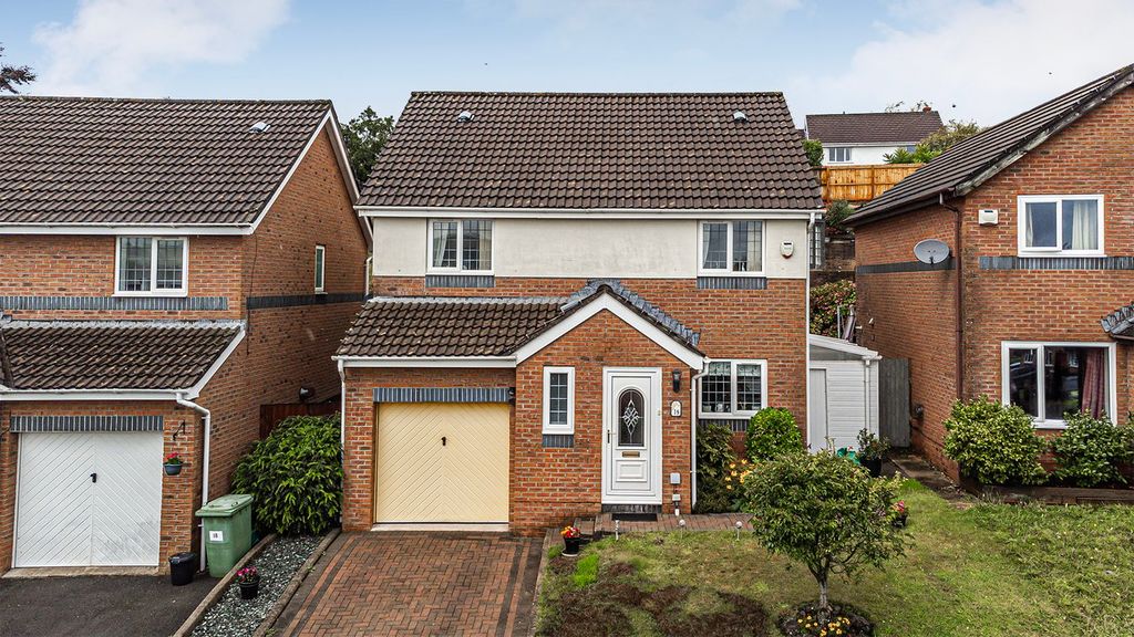 Property photo 1 of 32