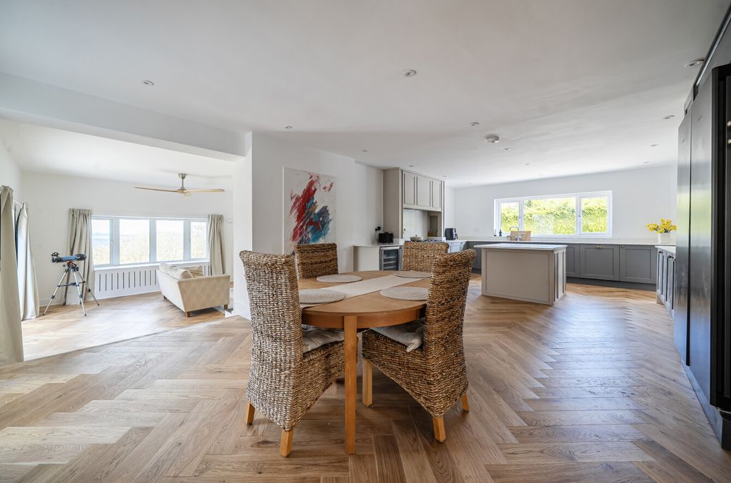 Property photo 3 of 63 1435534-37-69cc08...