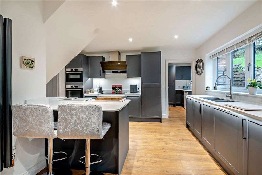 Property photo 2 of 21 Picture No. 18