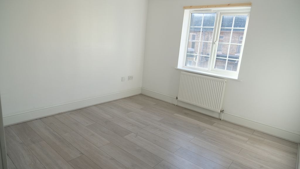 Property photo 3 of 6 Bedroom 1