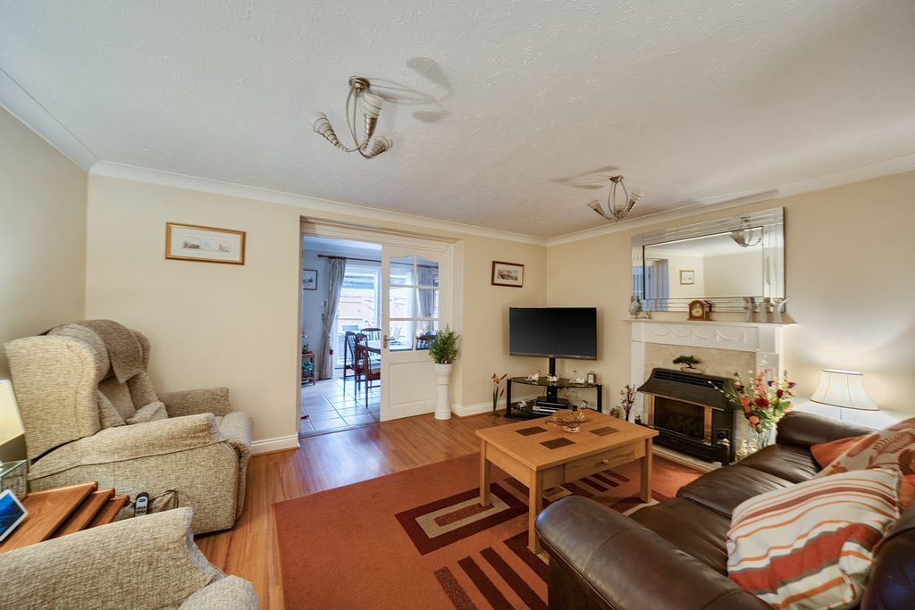 Property photo 3 of 13 14063027698F50E8093E8