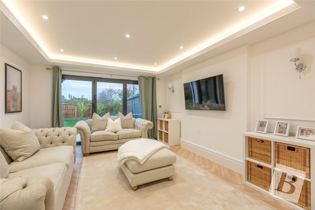 Property photo 3 of 23 Living Room