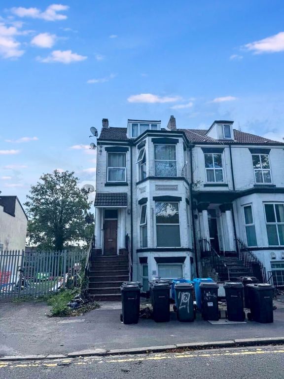 Property photo 1 of 2