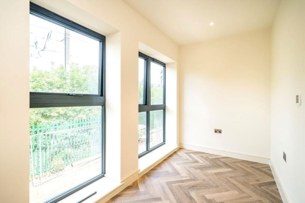 Property photo 3 of 5 Efb24936F589Db11243Ef94Af57Cff83