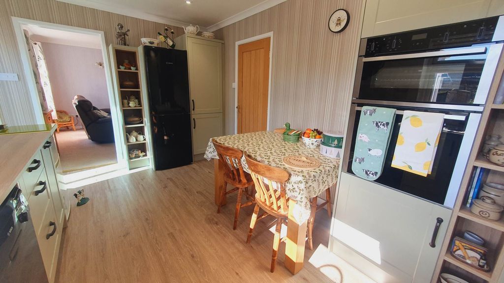 Property photo 2 of 24
