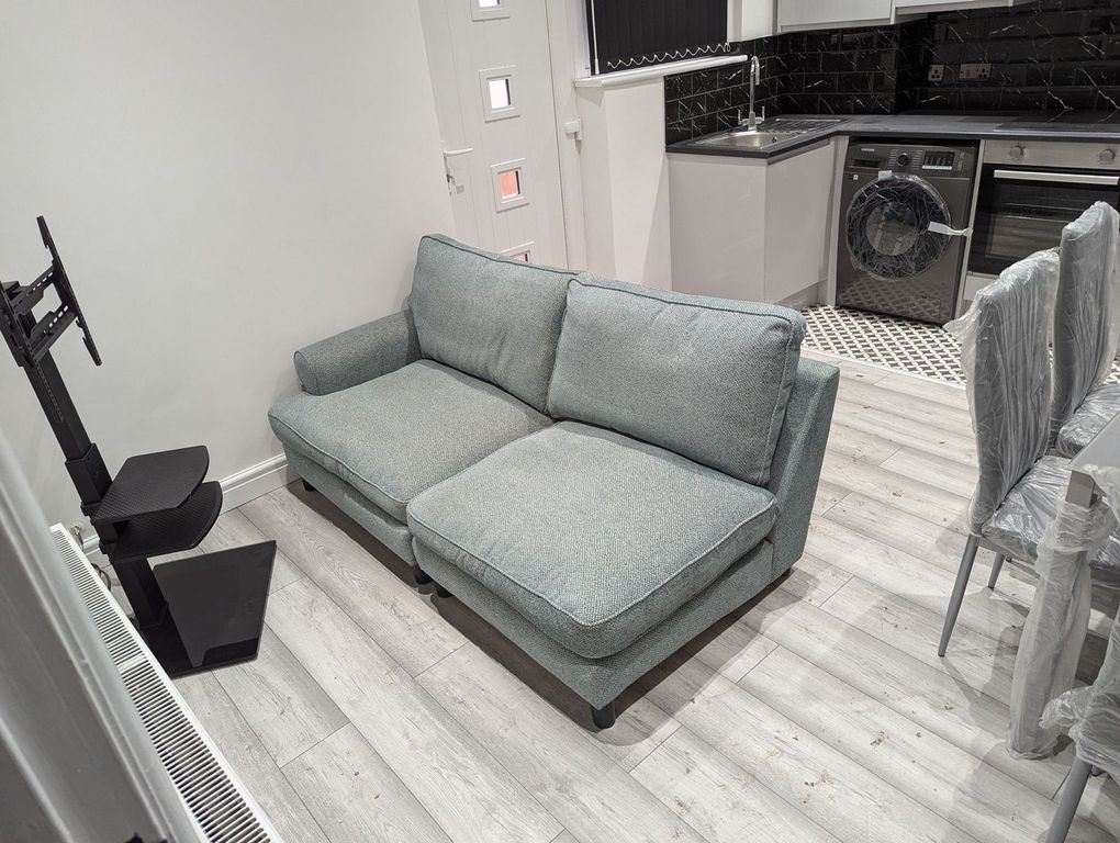 Property photo 2 of 8 Photograph 2