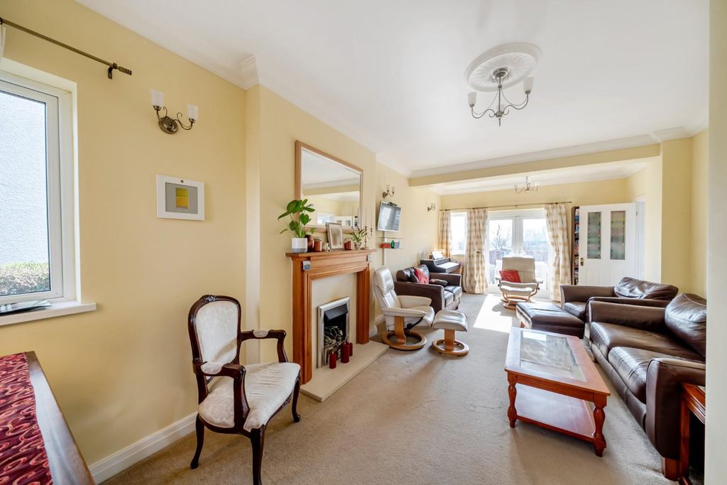 Property photo 3 of 42 1433172-25-69Bd33133512E.Jpg