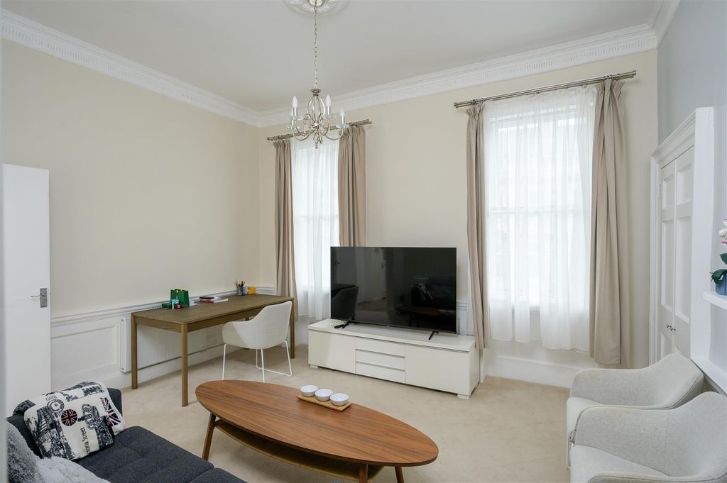 Property photo 3 of 14 Flat 3 1 Fountain Buildings BA1 5Du-6.Jpg